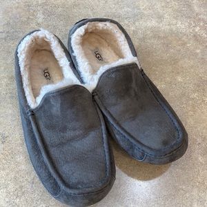 Mens UGG shoes see pictures for measurements no size tag